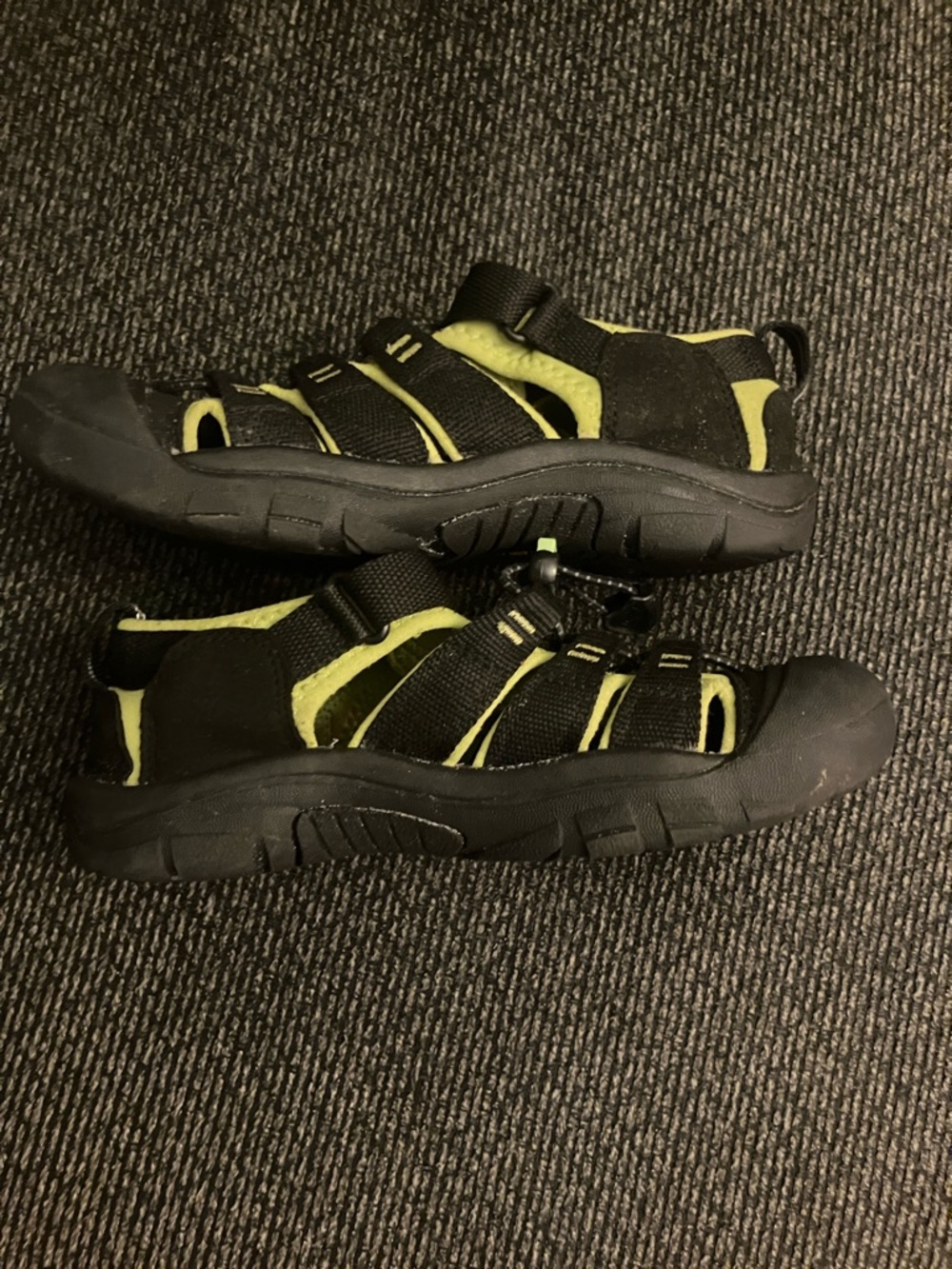 Keen Big Kids' Newport H2 sandal black and green quick-dry water shoe size 2 - Picture 5 of 12